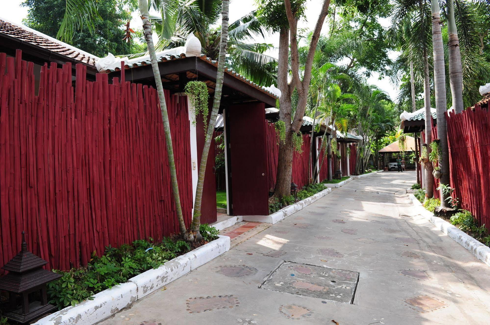 Napalai Pool Villa Resort Pattaya Bagian luar foto